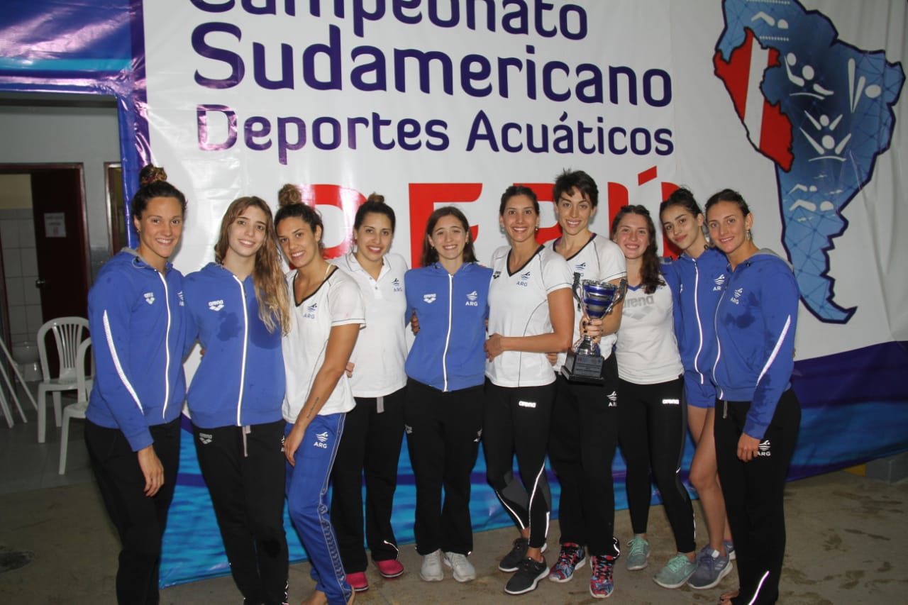 Selección_Argentina_de_Natación_Damas.jpeg